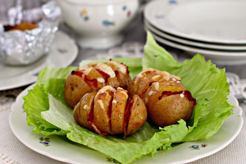 Картошка с салом в духовке