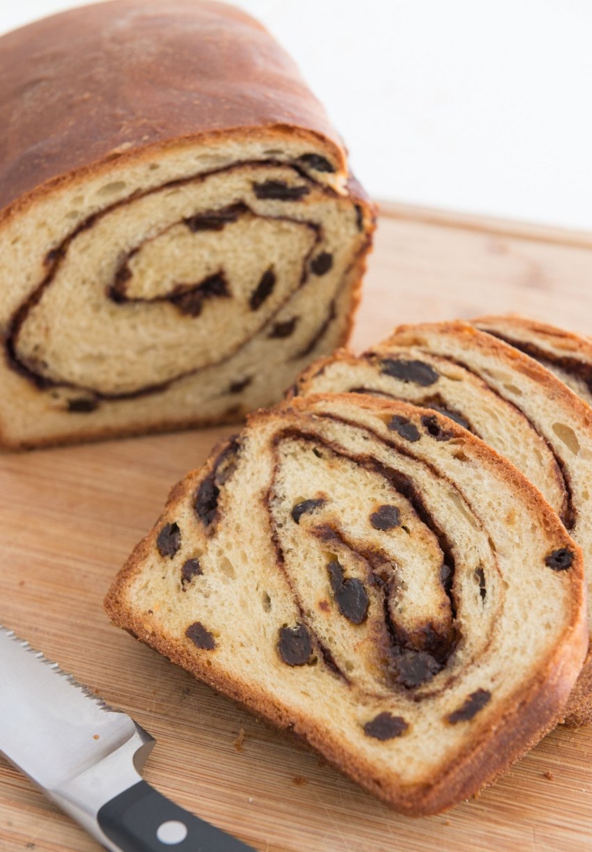 Сдобный рулет с изюмом