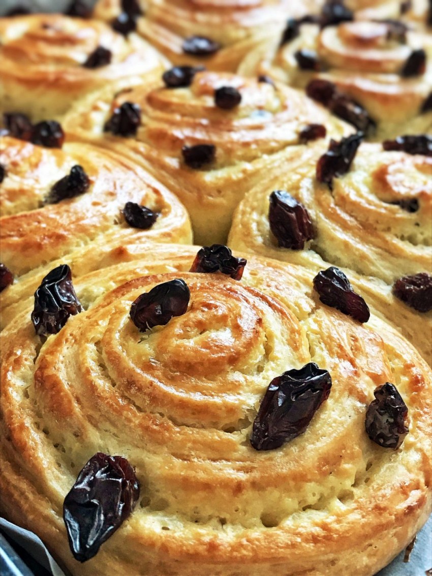 Булочки с изюмом