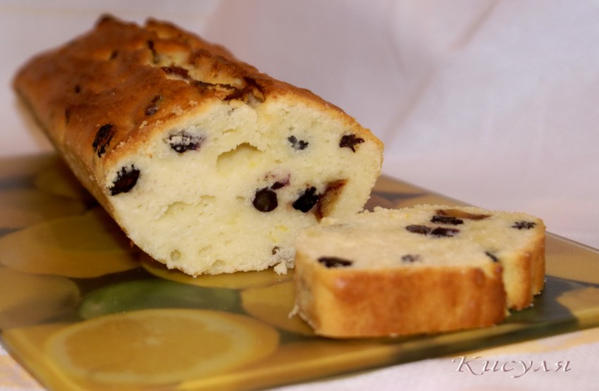 Кекс творожный с изюмом