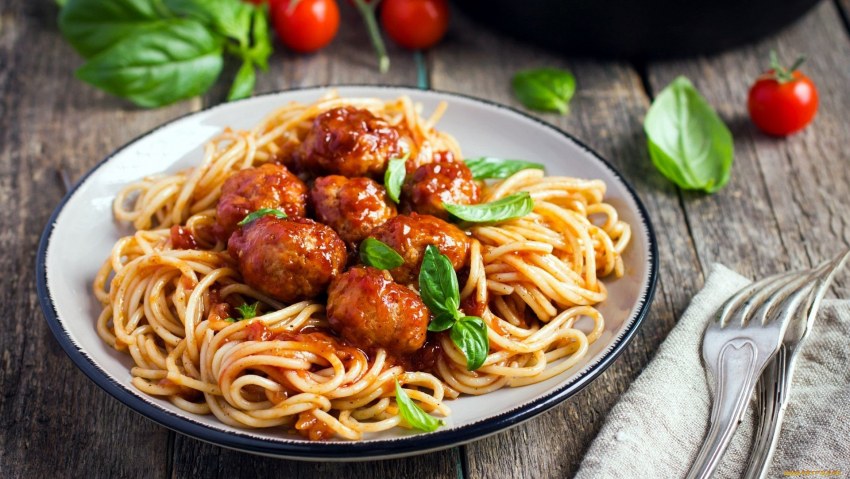Макароны бантики с котлетами