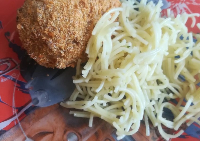 Шницель с макаронами
