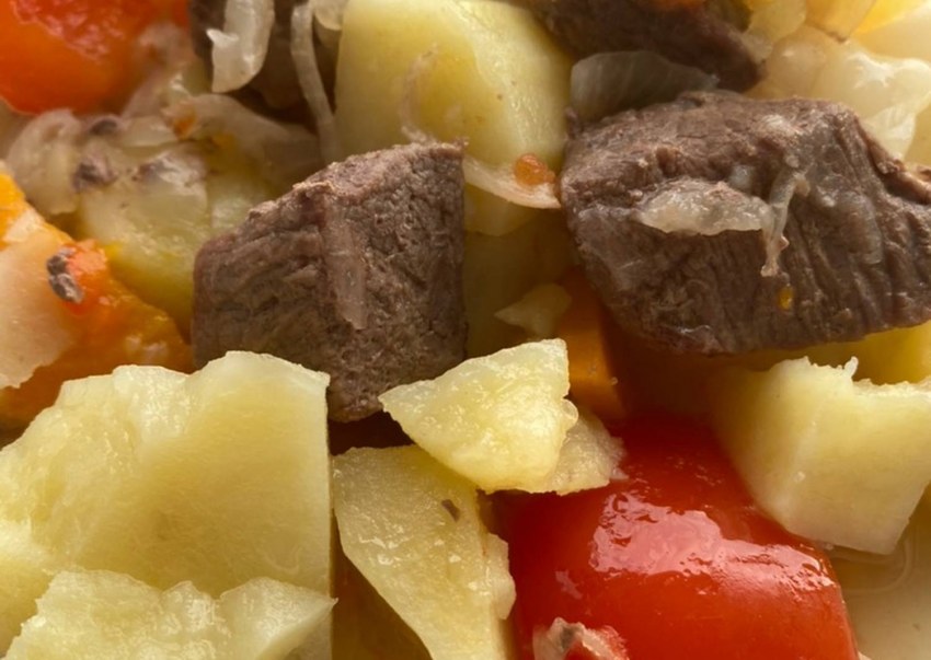 Вкусное жаркое со свининой в духовке