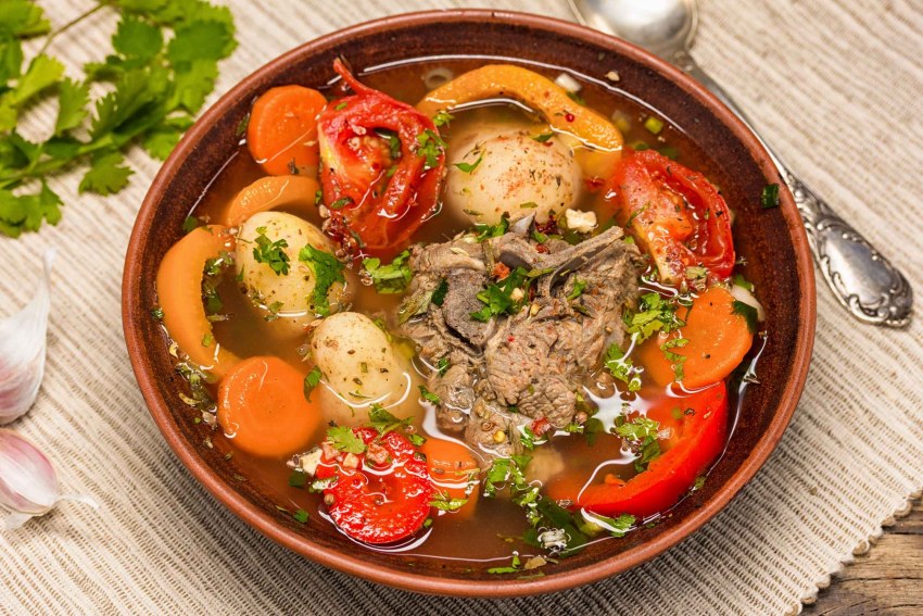 Свинина тушеная с овощами