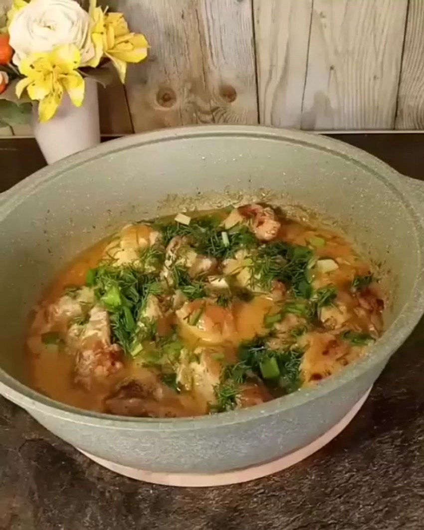 Филе курицы в сметанном соусе с тушеными овощами