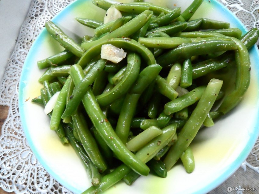 Стручковая фасоль с морковью и луком