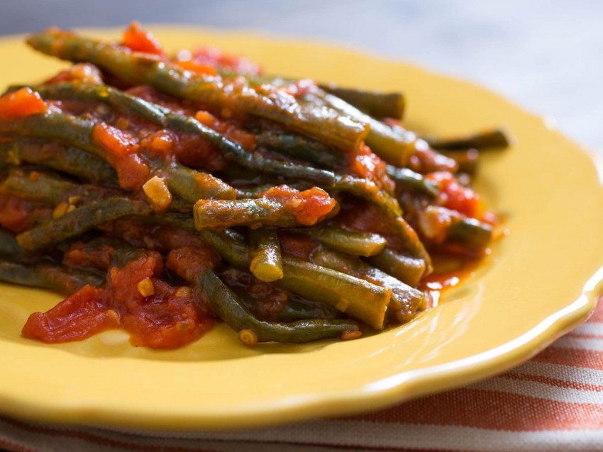 Фасоль стручковая тушеная с овощами