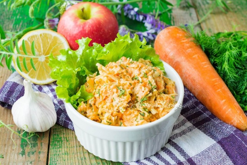 Салат с яйцом, морковкой, сыр