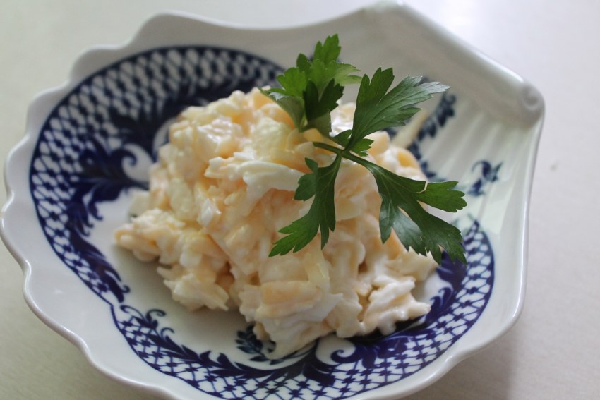Салат морковный с яблоком