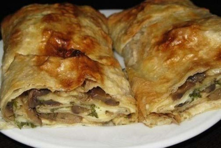 Рулет из лаваша с курицей и грибами