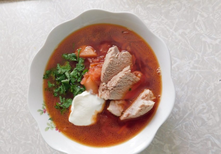 Красивый вкусный борщ
