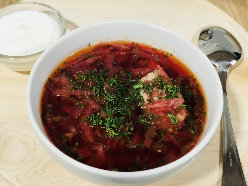 Борщ из свиных ножек