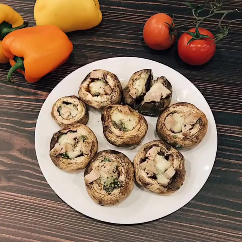 Запечённые грибы шампиньоны фаршированные