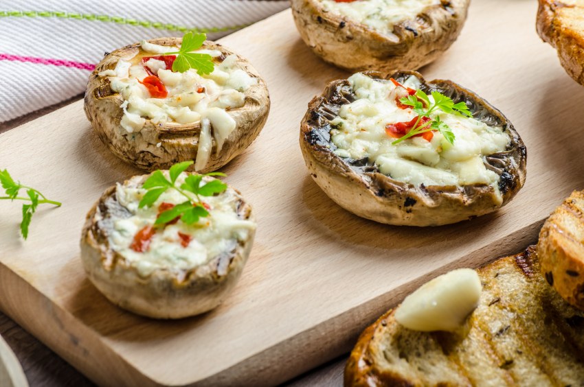 Шампиньоны фаршированные фаршем