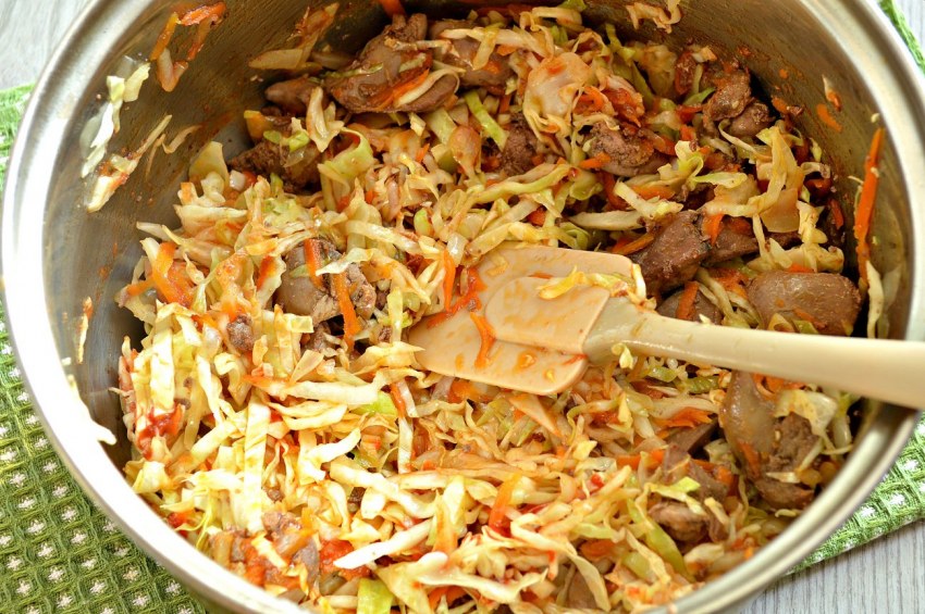Тушеная капуста с фасолью