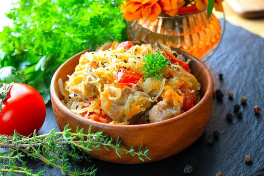 Тушеная капуста кольраби