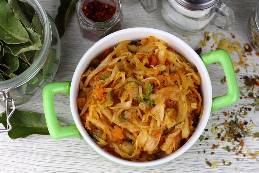 Тушёная капуста с картошкой и курицей