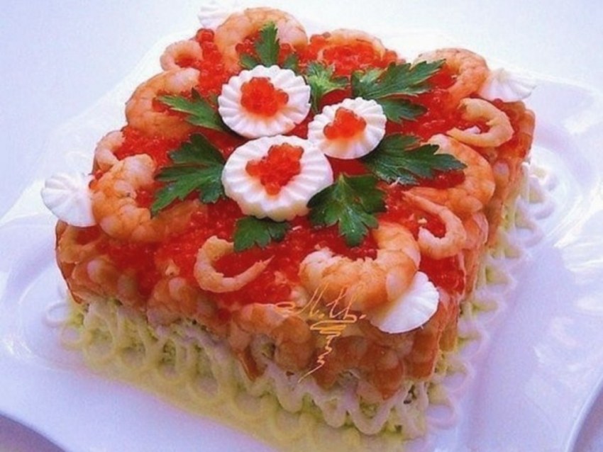 Салат Царский с красной икрой и семгой