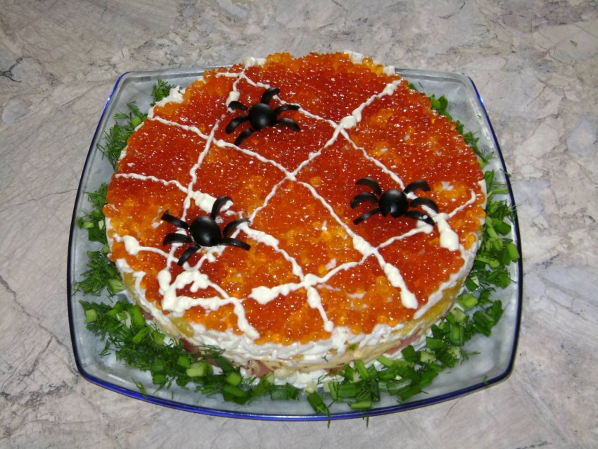 Торт-салат "Царский" , с семгой и красной икрой