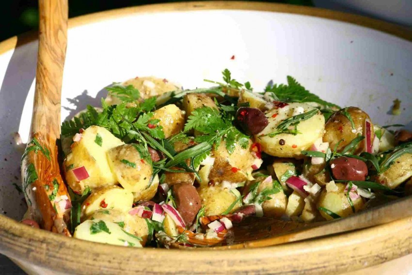 Картофельный салат с сосисками