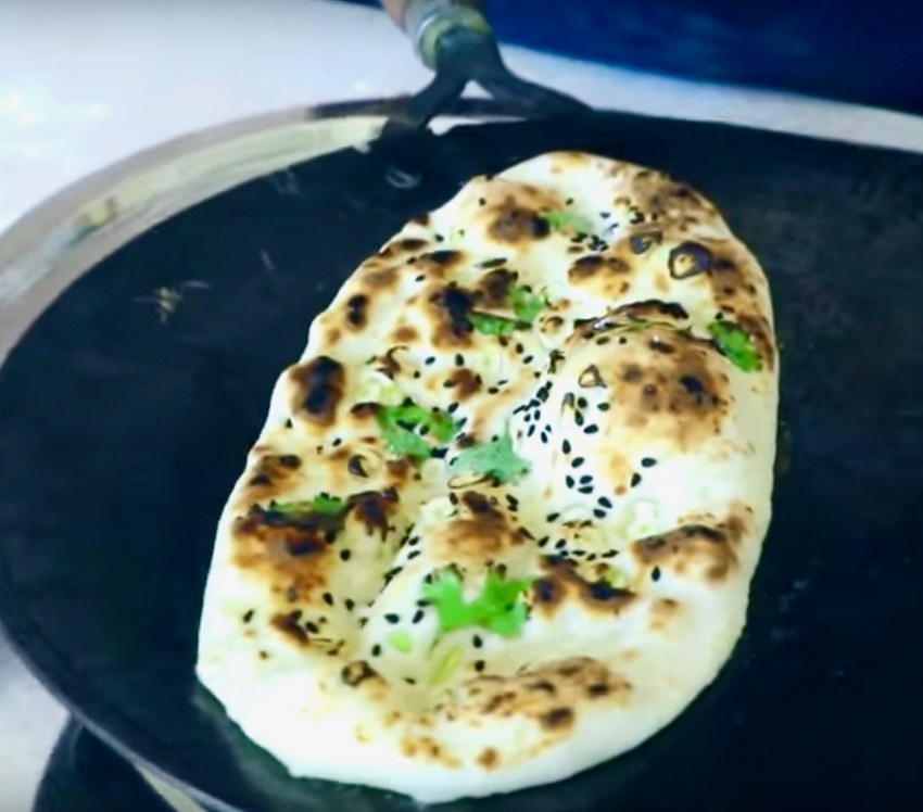 Лепешка роти с карри