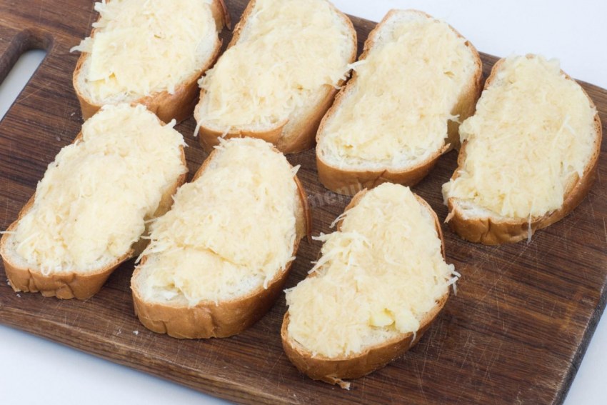 Бутерброды с копченой колбасой