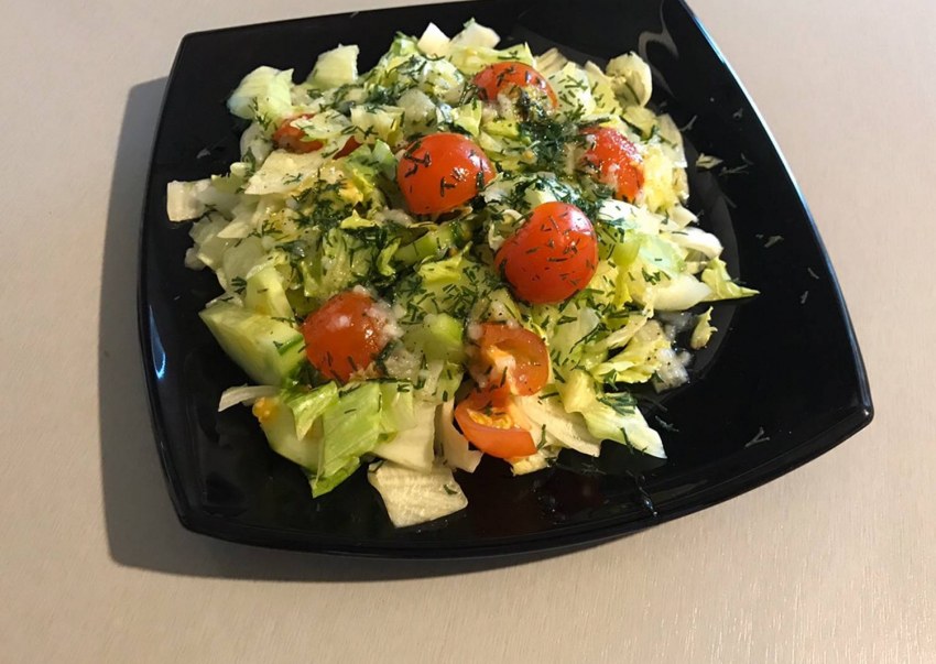 Салат Айсберг тунец кукуруза
