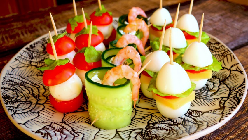 Канапе с перепелиными яйцами