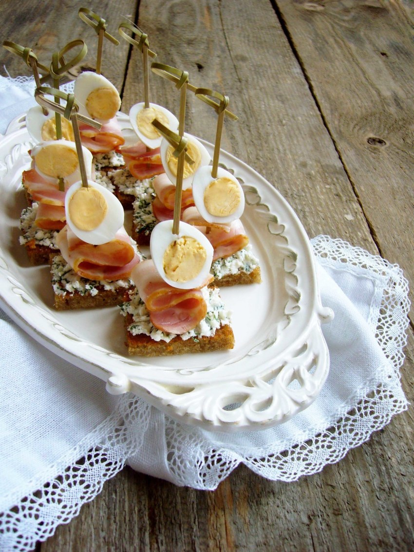 Канапе для фуршета с перепелиными яйцами