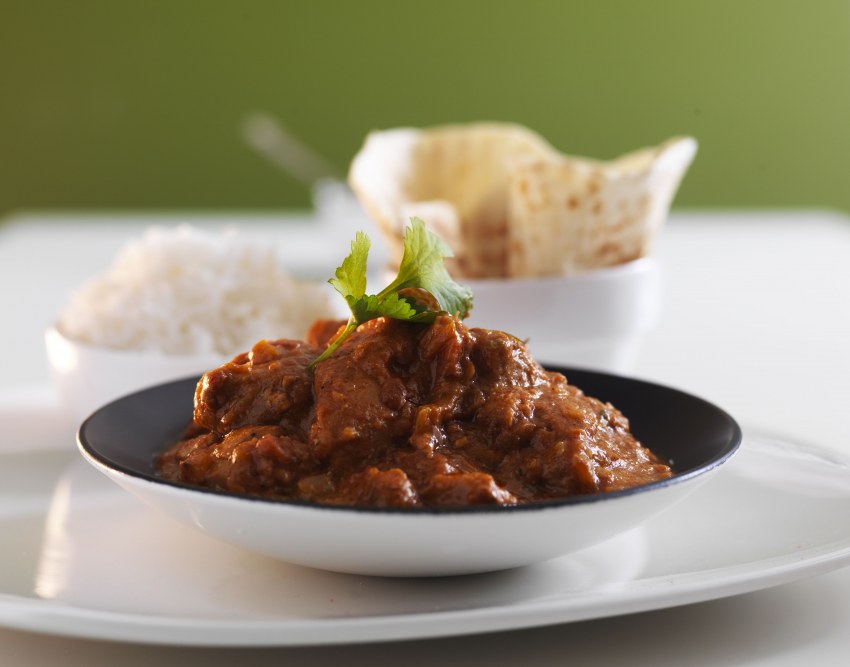 Говядина с красным соусом и рисом