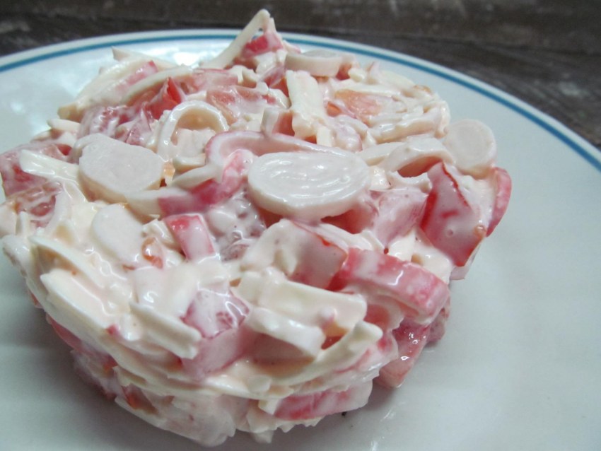 Салат с крабовыми палочками и ананасом