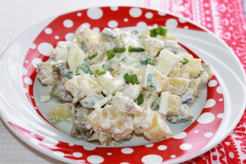 Салат с солёными огурцами