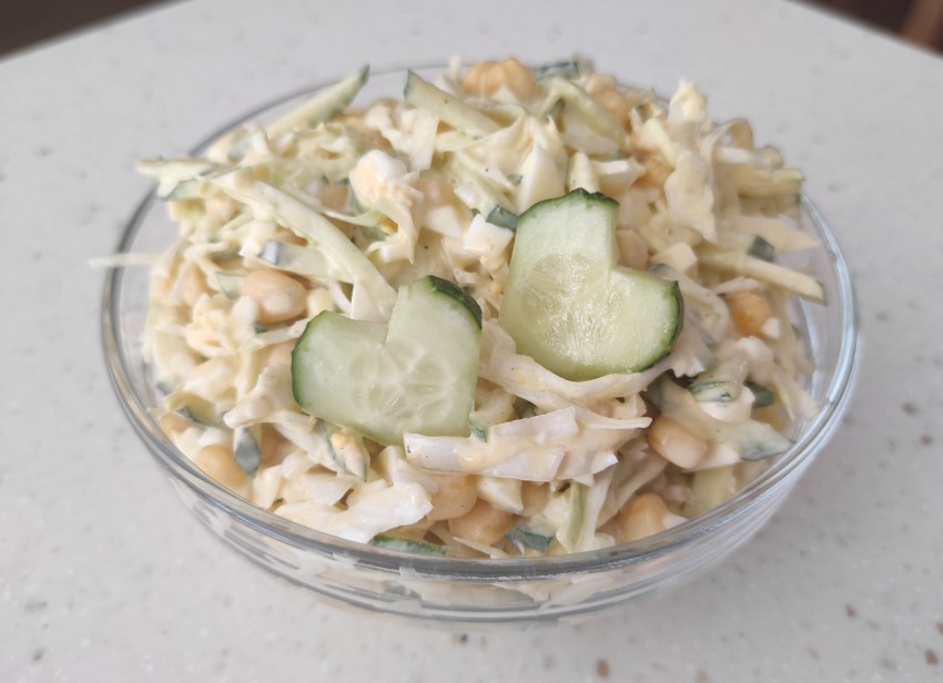 Салат с редиской и яйцом