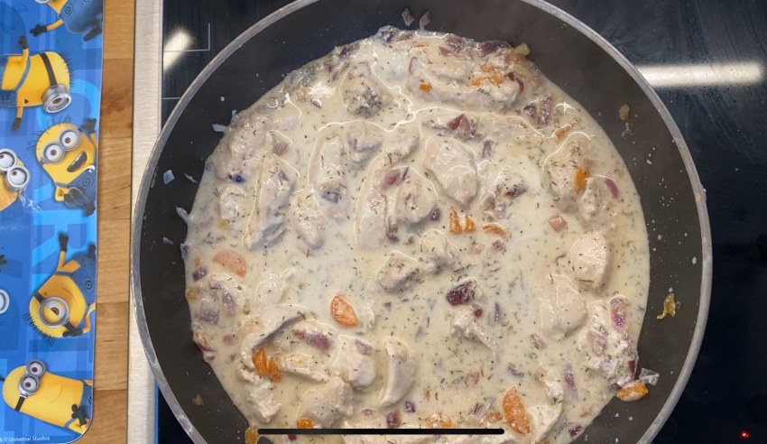 Мясо с грибами в сметанном соусе