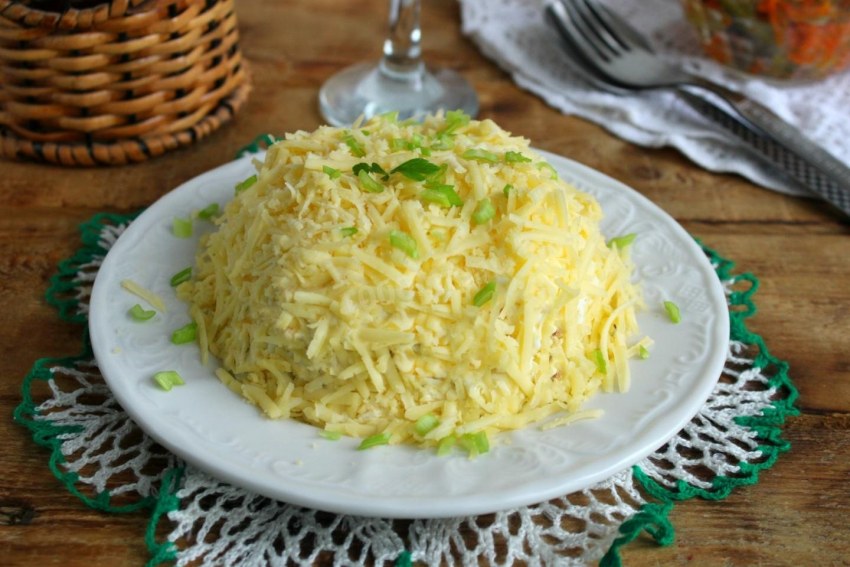 Салат мужской каприз с ветчиной