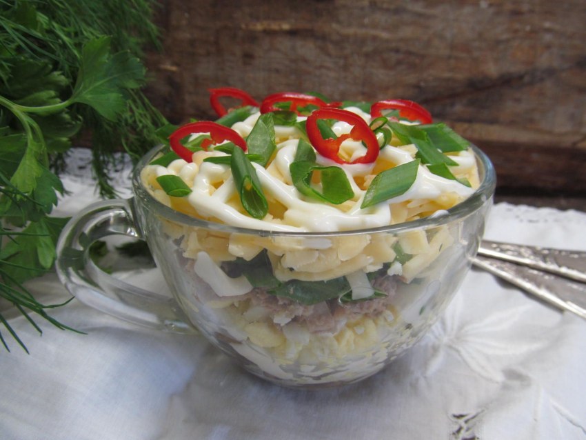 Салат с говядиной слоями
