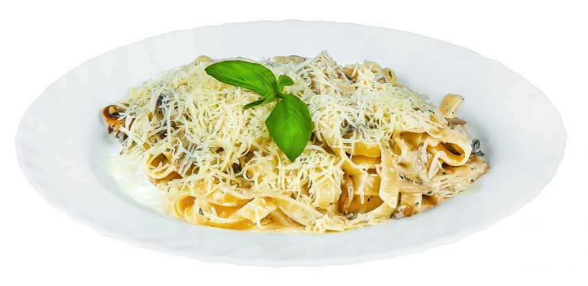 Паста таглиателли с курицей в сырном соусе