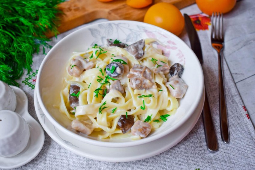 Фетучини с курицей и грибами
