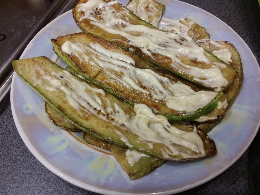 Жареные кабачки с чесноком и майонезом