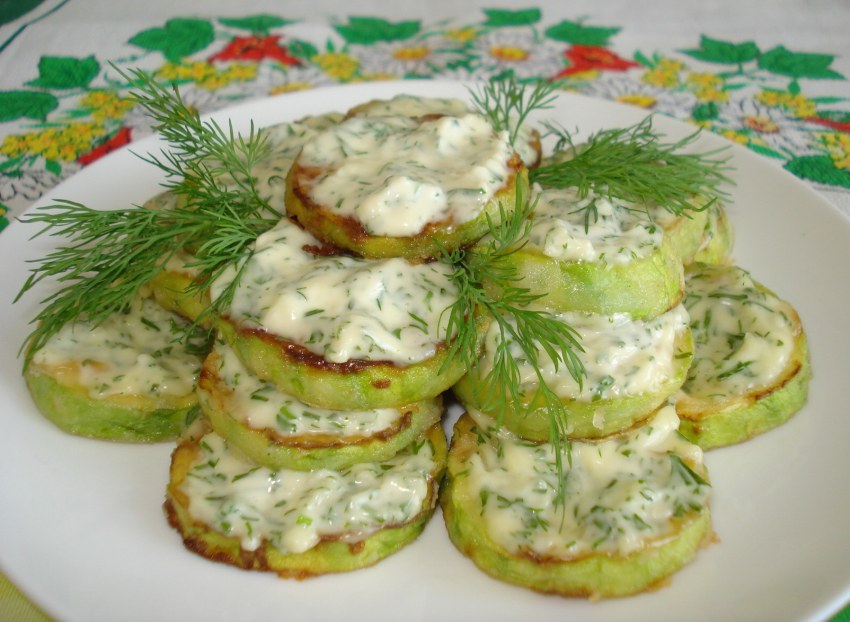 Кабачки под майонезом