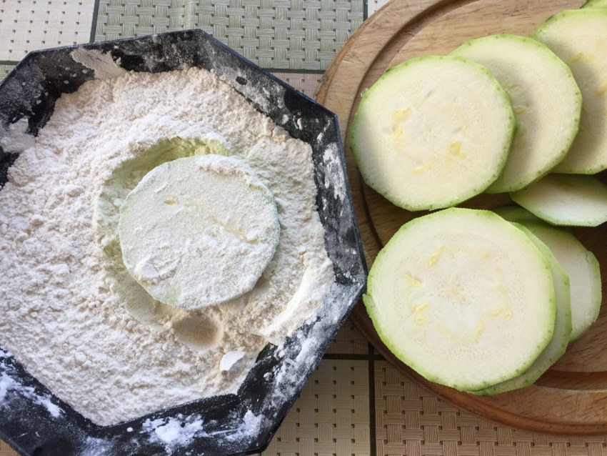 Салат из кабачков с майонезом и чесноком