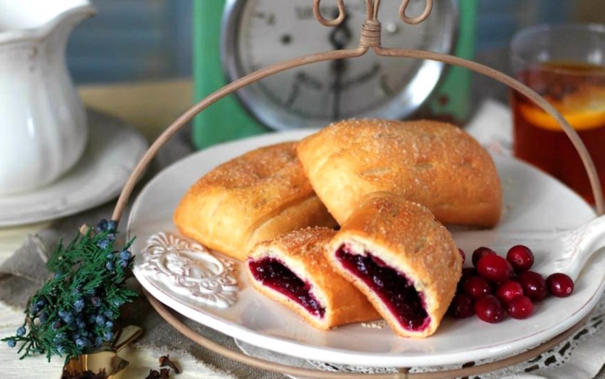 Пирожки с брусникой