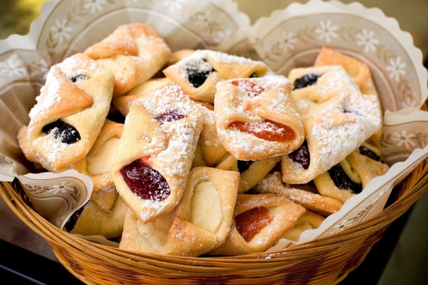 Пирог с яблоками на сковороде