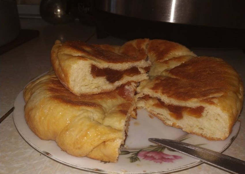 Бисквит с яблоками