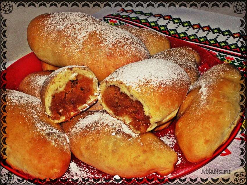 Выпечка чебуреки беляши пирожки