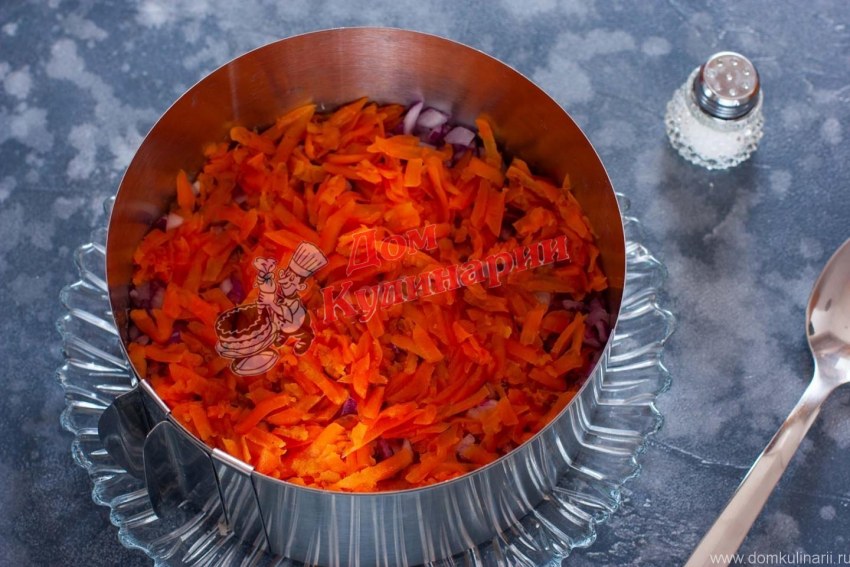 Салат генерал со свеклой и курицей копченой
