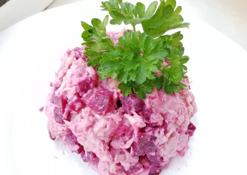 Салат со свёклой и картошкой