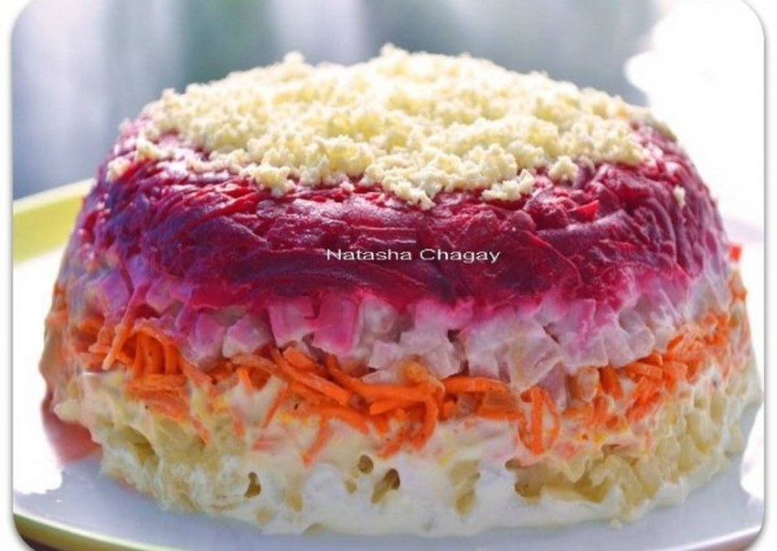 Салат с курицей и свеклой