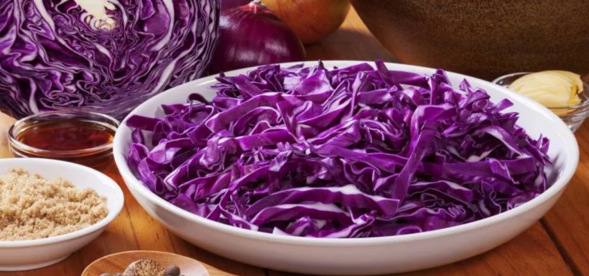 Салат с фиолетовой капустой
