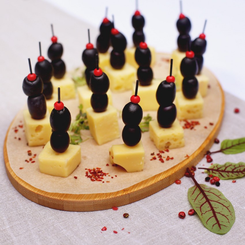 Канапе Мухоморчики с черри